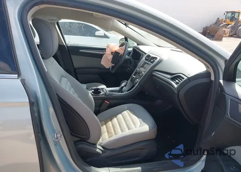 2014 Ford Fusion Hybrid S z USA, uszkodzony, nr VIN 3FA6P0UUXER369108